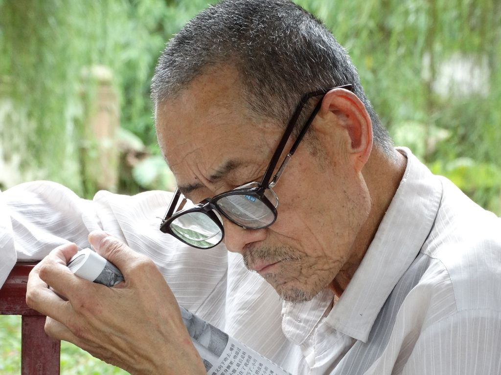 淘汰老花鏡，換戴多焦鏡，近視老花只需一副