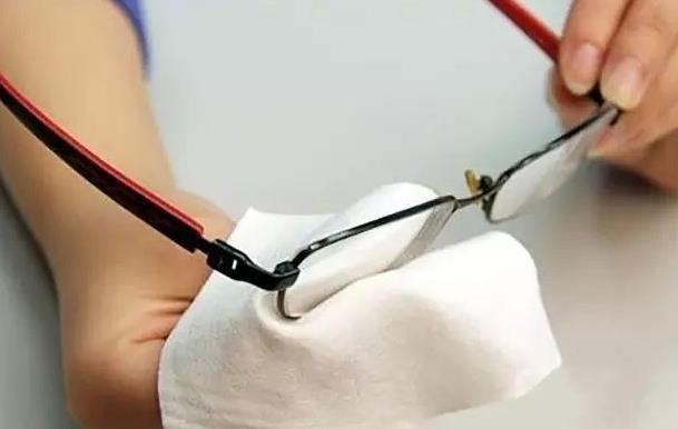 老花鏡防輻射眼鏡的作用、保養(yǎng)，你真的都懂嗎？